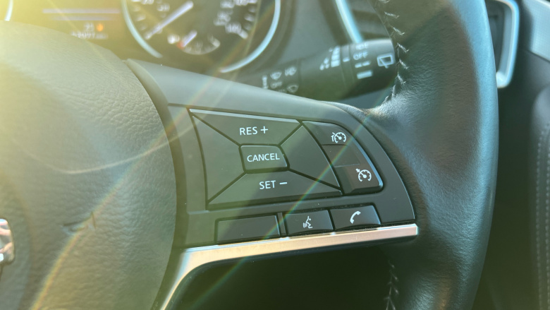 Nissan Qashqai 1.3 DiG-T Tekna 5dr Petrol Hatchback